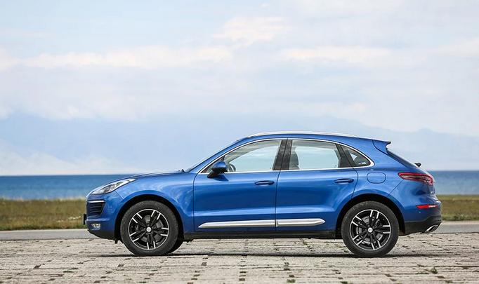 富二*开代**保时捷装B，结果被交警拦下，行驶证将其老底揭穿