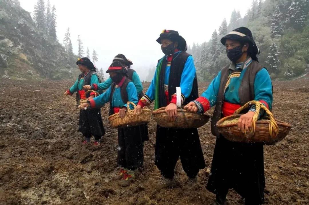 迭部下迭服饰介绍,迭部服饰