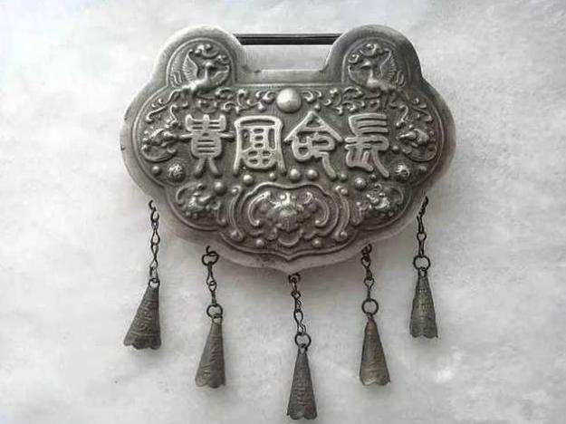 长命锁卖了对孩子好不好,小孩子为什么要戴长命锁