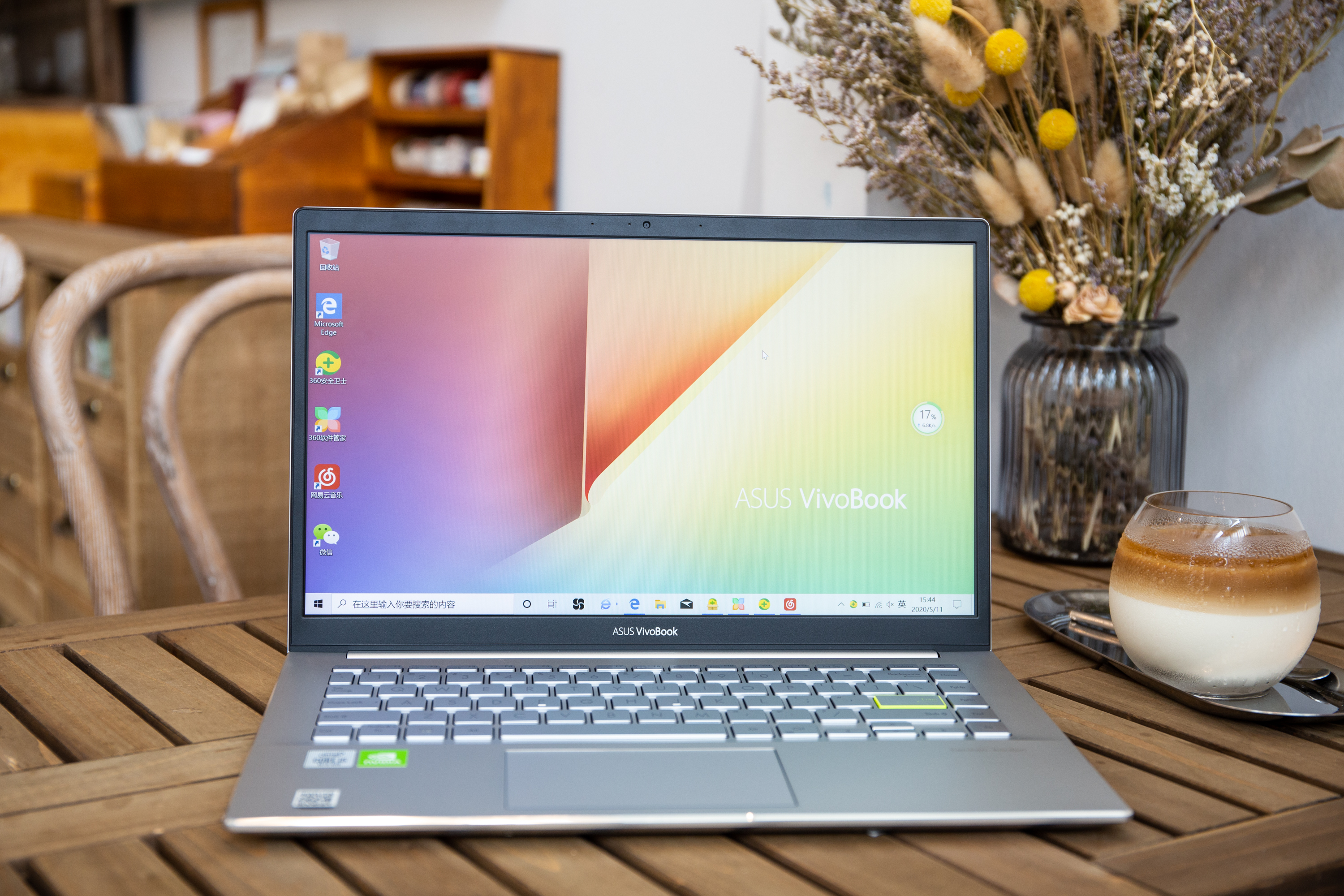 为什么白色更受欢迎呢,为什么白色手机最经典