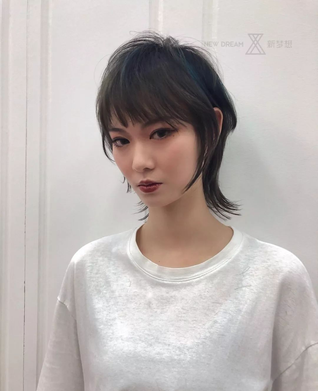 燕尾个性有型的短发,女士短发燕尾造型色彩搭配