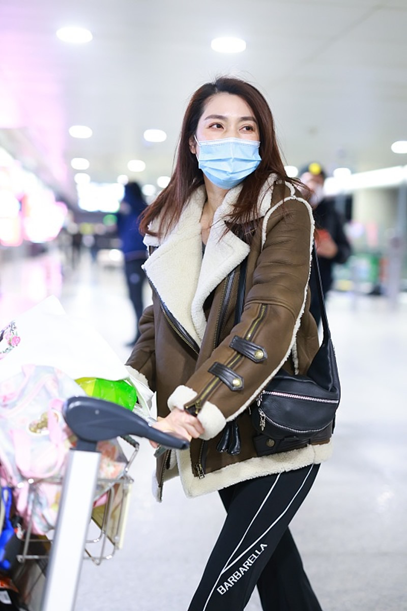 洪欣最新穿衣搭配,洪欣冬装穿搭