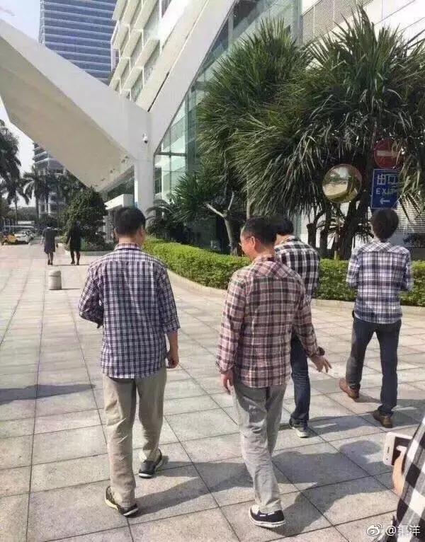 尴尬！日本网友：优衣库这款外套，太像《亮剑》李云龙同款！