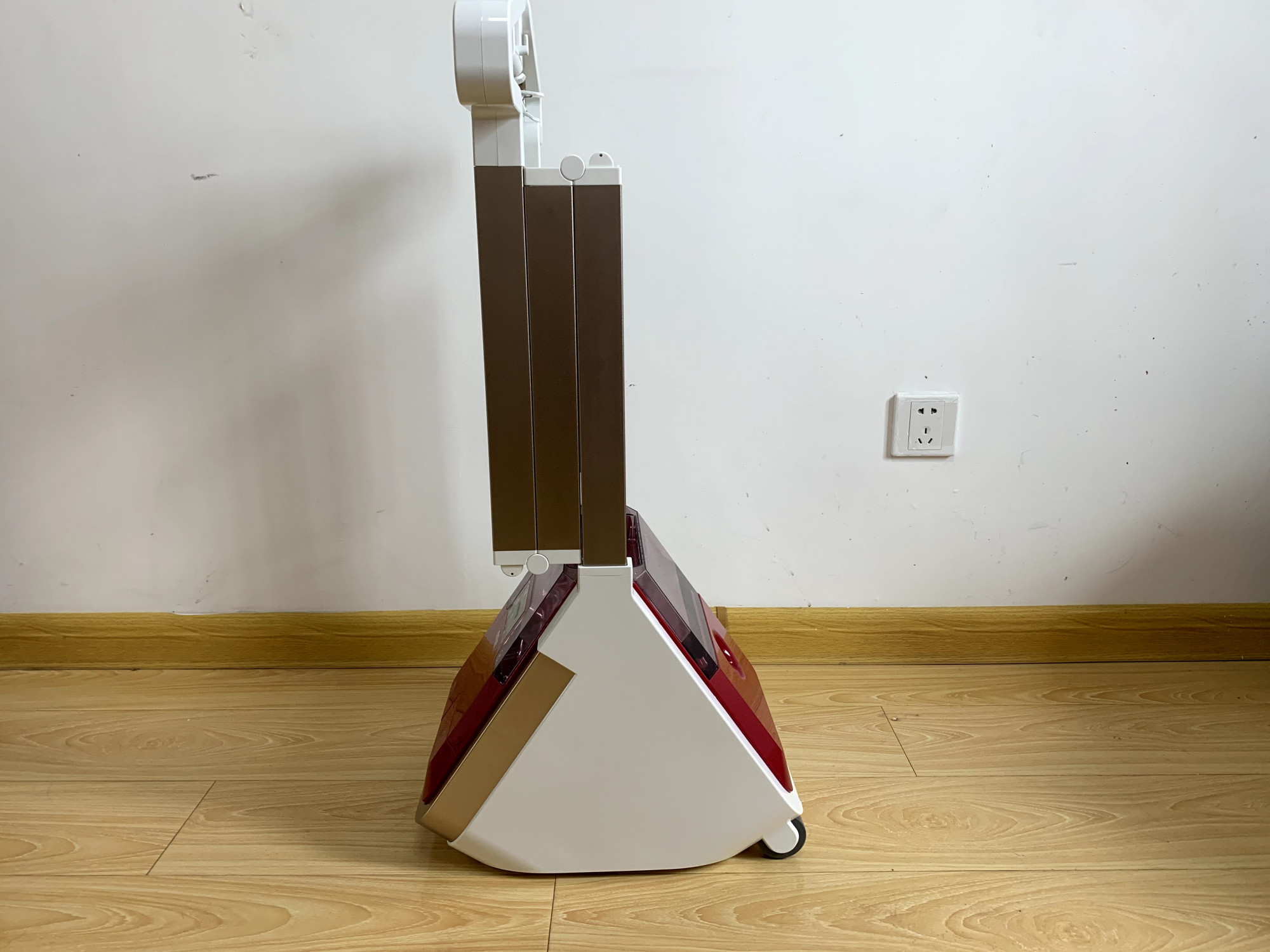 卓力挂烫机熨烫时流水,戴森蒸汽熨烫机