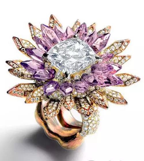 对付女人,没有一件珠宝解决不了的!