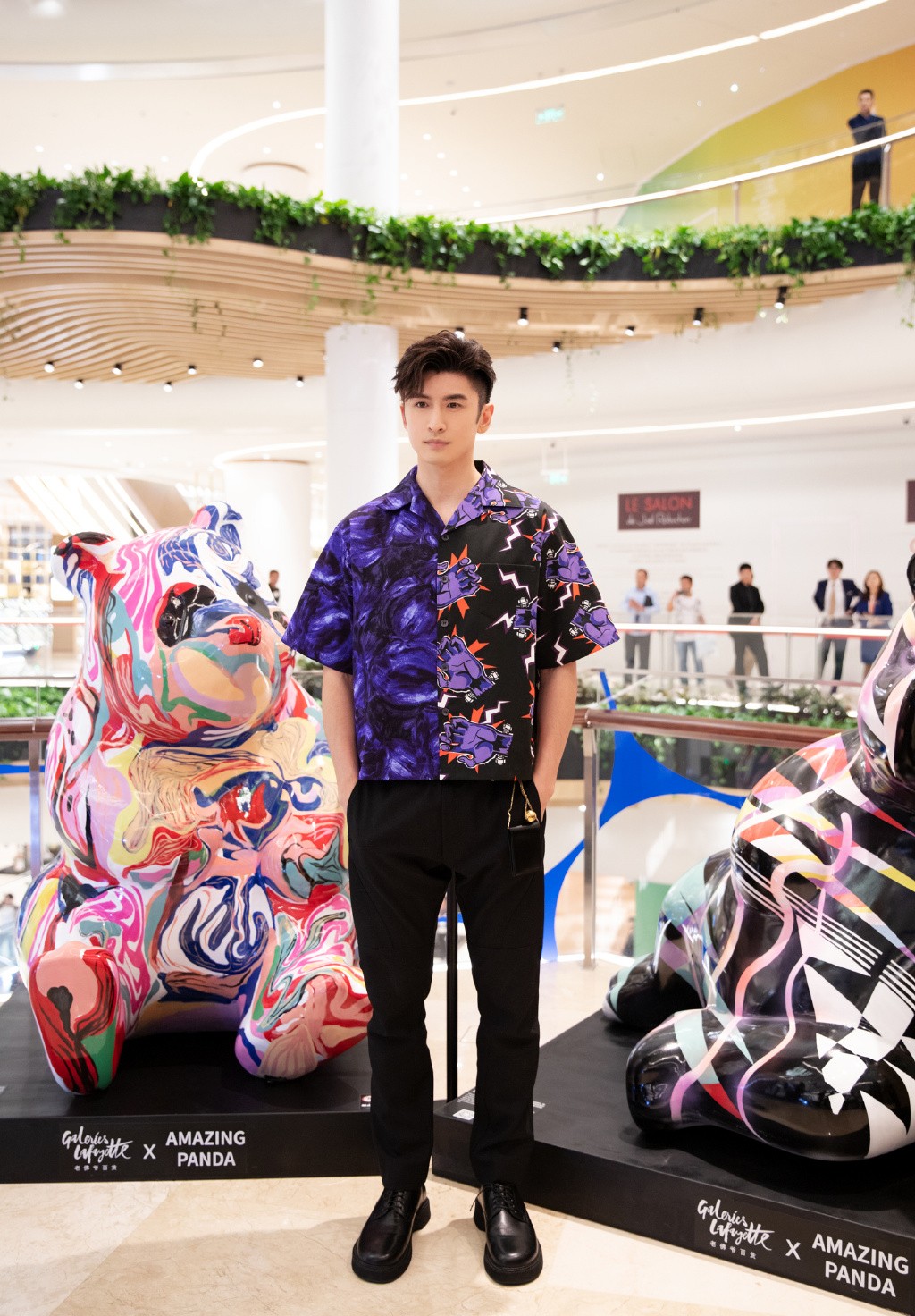 张云龙黑皮衣图,张云龙穿西装造型