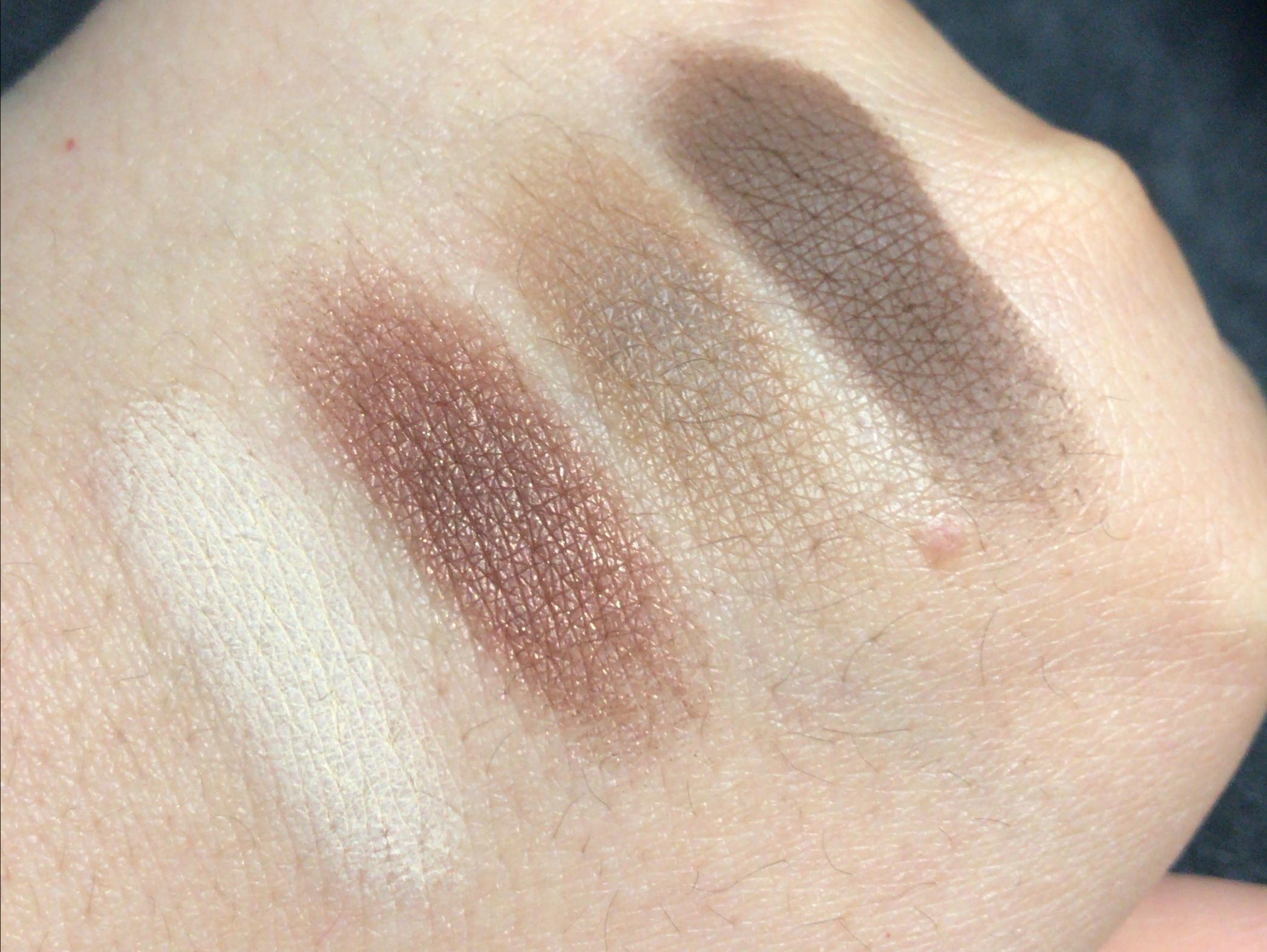 tf眼影04和03眼影哪个款适合黄皮,tf眼影03和限量落樱区别