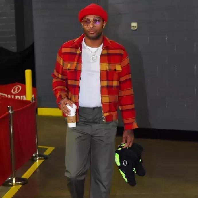 nba季后赛塔克上脚,nba今日上脚球鞋西蒙斯