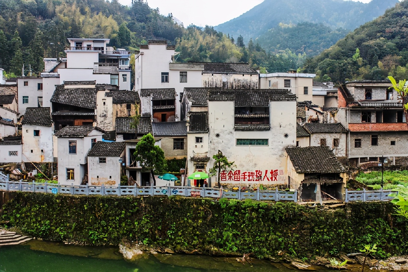 大山深处的古村,大山深处石潭古村