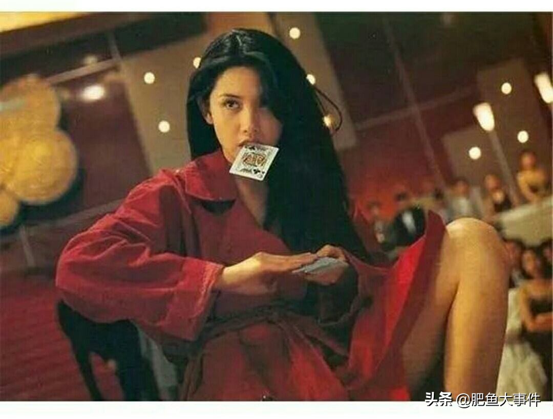 年轻时和老了一模一样的女明星,长得一模一样的女明星很久以前