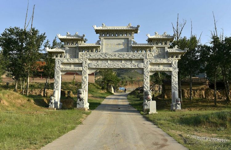 乡村古寺庙,五一家乡山顶寺庙一游