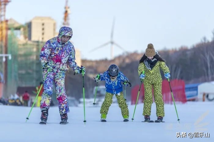 滑雪时下最流行的运动,滑雪运动在国内冷门吗