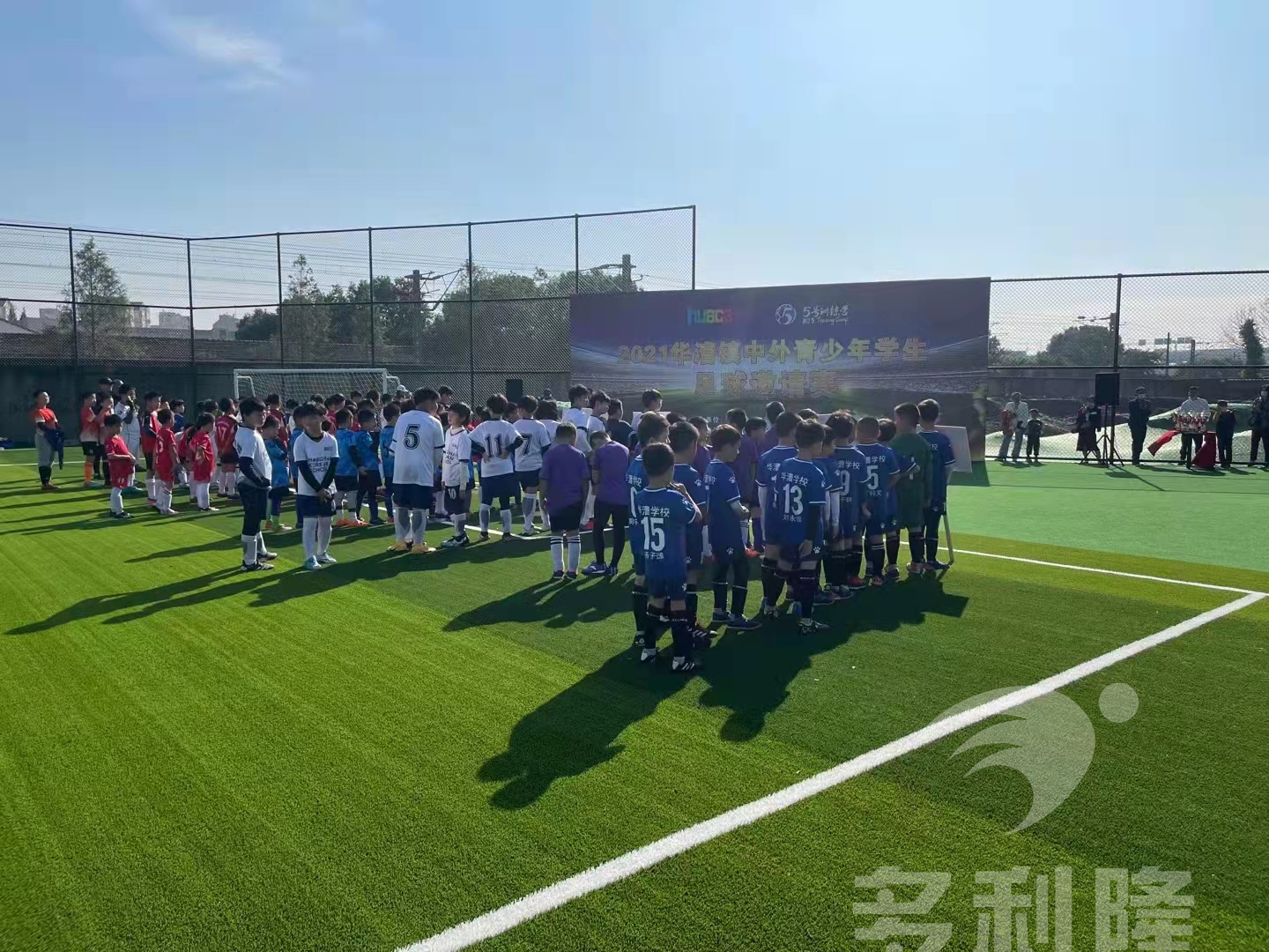 李鬼不输李逵,免冲砂足球场假草坪