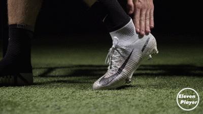 新买的足球鞋磨脚后跟有什么妙招,如何让足球鞋不磨脚