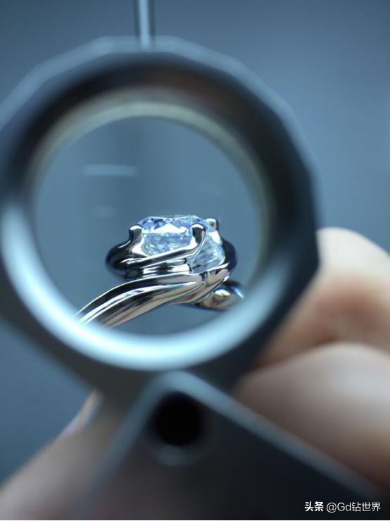 身高矮的新娘怎么选结婚礼服,深圳结婚钻戒怎么选购的