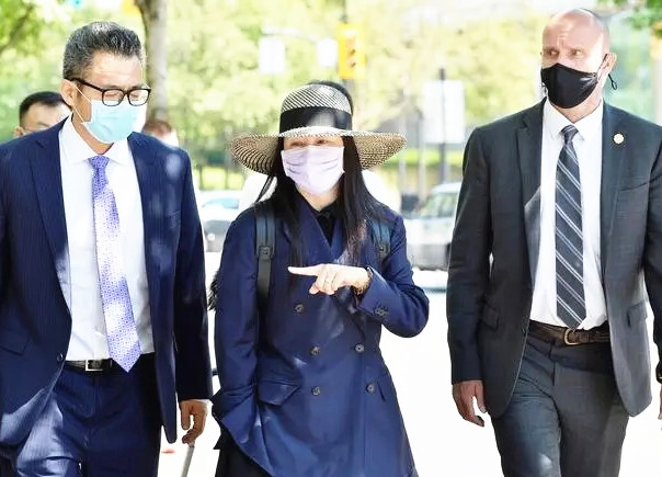 孟晚舟出席活动穿搭,孟晚舟时尚穿衣