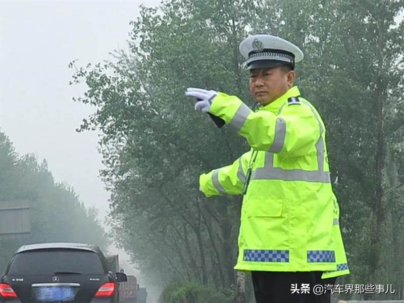 发生交通事故后拨打110还是122,发生交通事故应该先打什么电话