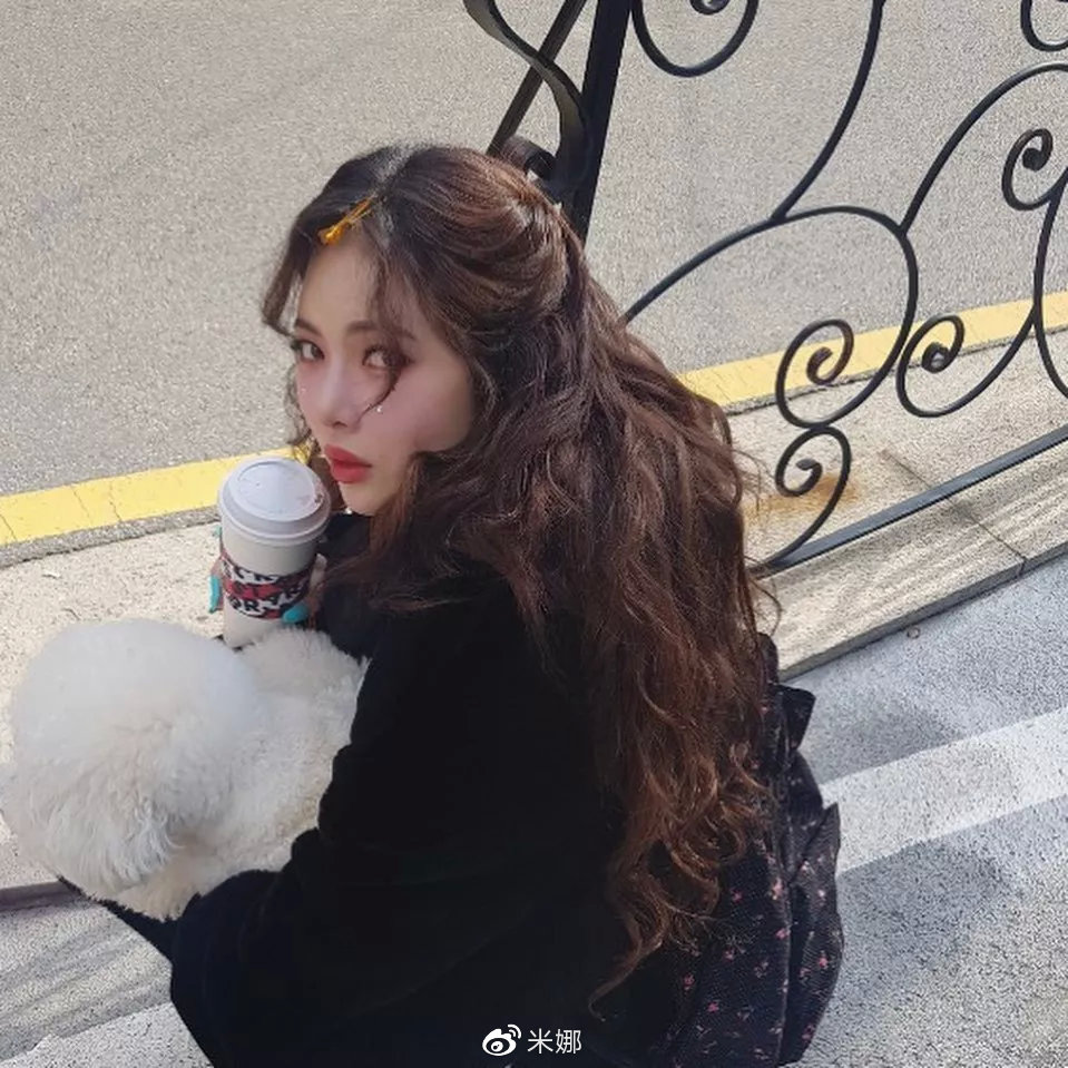 泫雅ins晒美照,泫雅携新作品回归