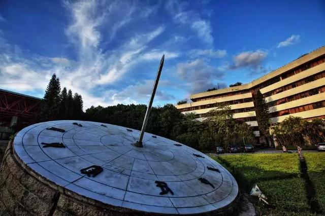 深圳大学知名校友孟晚舟,孟晚舟毕业华中科技大学哪个专业