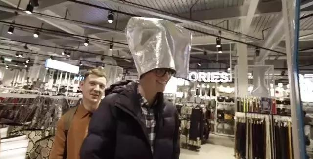 我们花了400块,把土鳖小伙子送上了伦敦时装周???