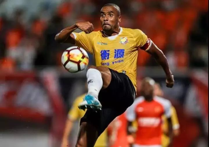 乔尼拿球,乔尼铁球