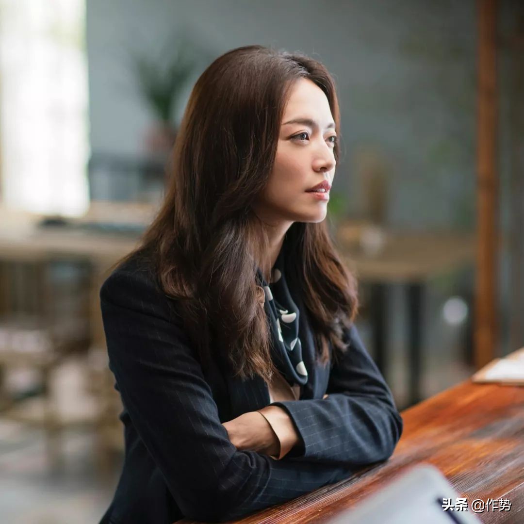 《都挺好》里，苏明玉示范了女白领到底应该怎么穿！