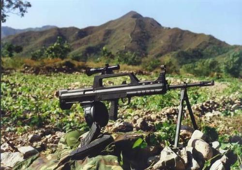 美国m249和中国八八式通用机枪,中国有多少81式步枪