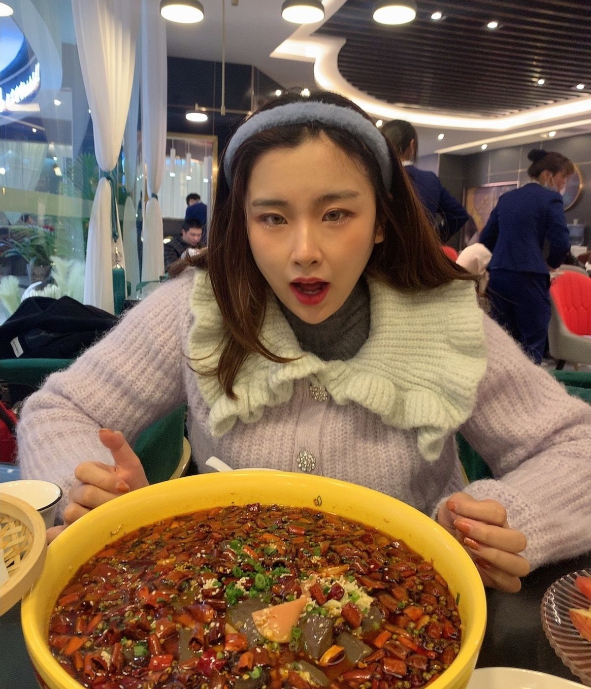 29岁美女：海归硕士，高位截瘫却打3份工，月薪1万，央视表扬