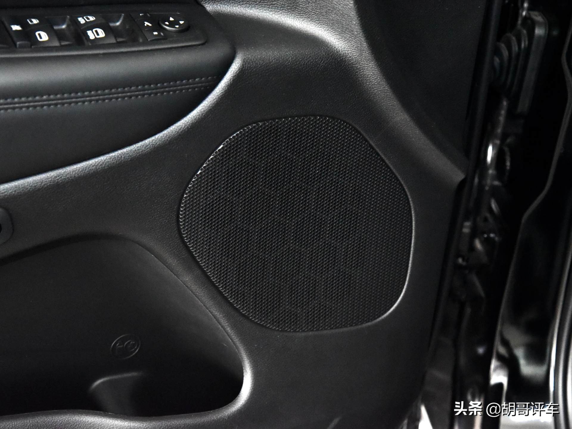 老款吉普jeep大切诺基,60-70万的吉普