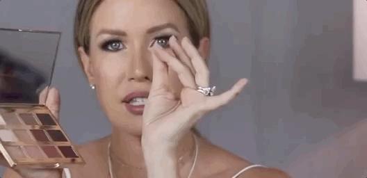 晚晚眼影,晚晚蓝色眼影