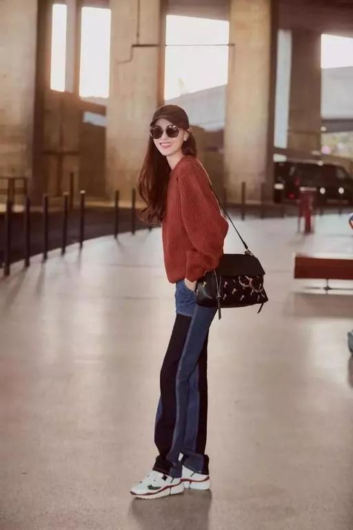 唐嫣越来越奔放了,真空礼服“挖三洞”,奈何无“料”可秀