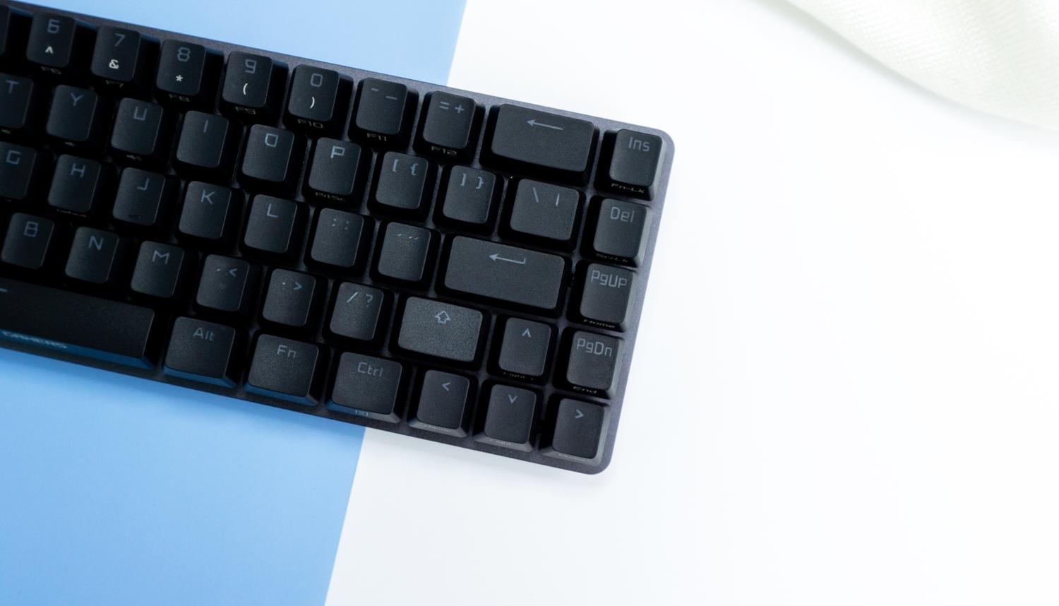 游戏宅理想桌面,电竞头戴式耳机rog棱镜s