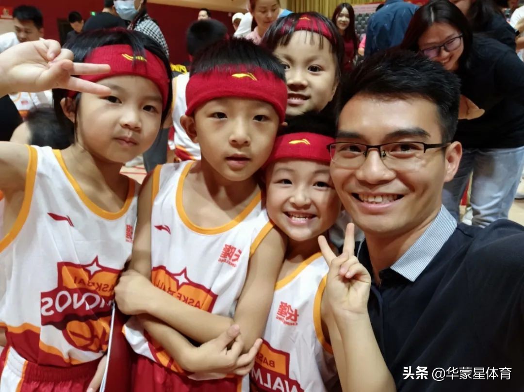 6岁女孩打篮球惊艳全场外网评论,6岁女孩篮球赛场上惊艳全场