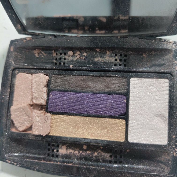 300元的兰蔻眼影,兰蔻眼影盘飞粉严重