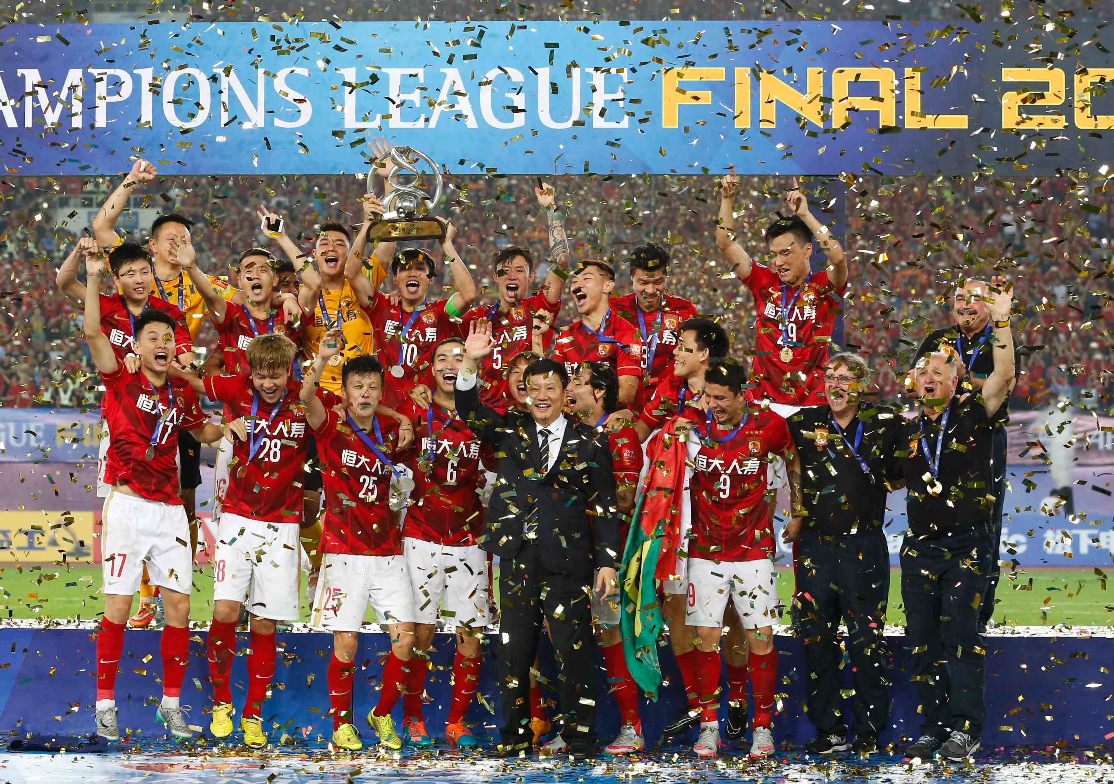 中国男足为什么连越南都踢不过,中国男足输给韩国没