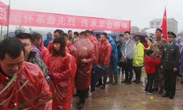 瞻仰罗亮泗英雄铜像心得体会,罗亮泗铜像在家乡揭牌