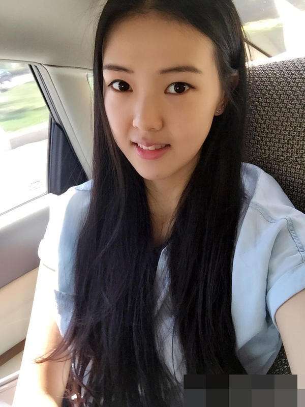 女排“颜值王”开法拉利回校,遭人吐槽炫富?副驾却不是未婚夫