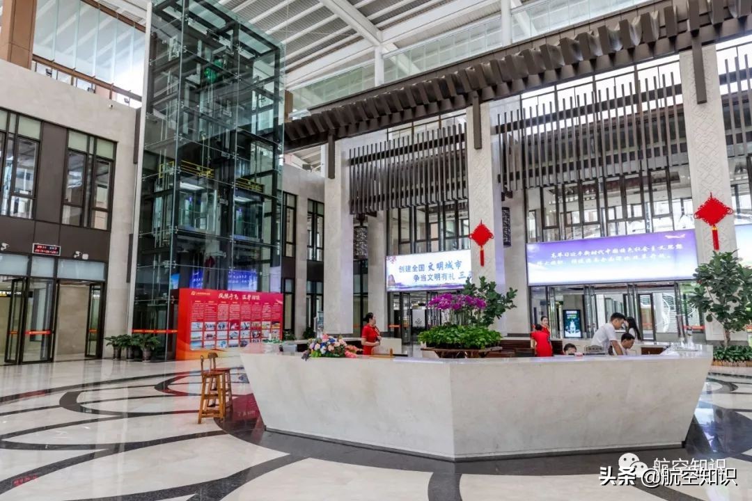 25年后再次回到陌生又熟悉的地方,我们即将到达三亚凤凰国际机场