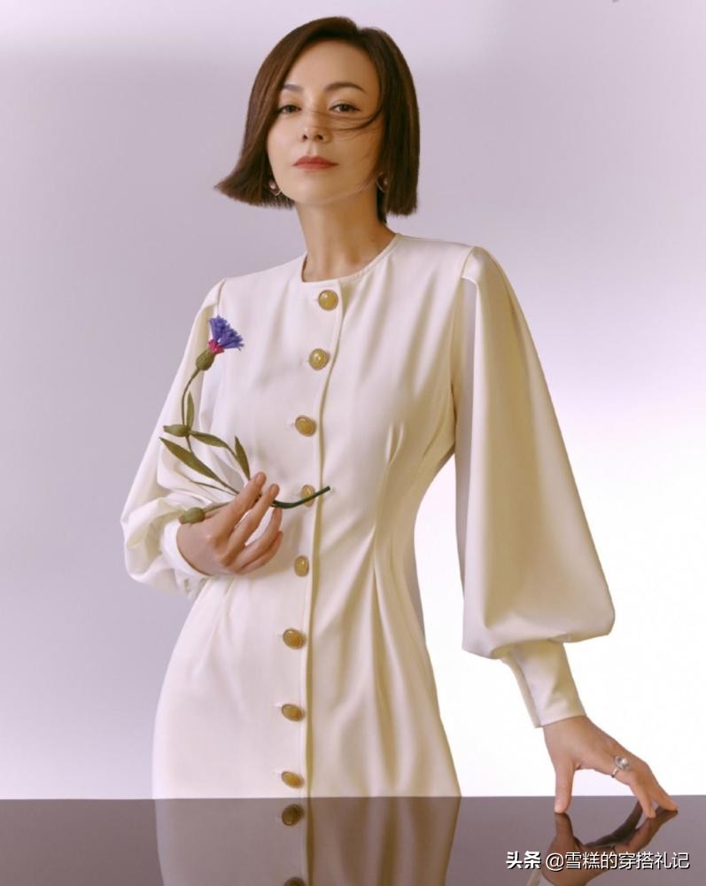 适合发量少的45岁的短发,长卷发和短发哪个更减龄