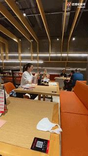 参加婚礼吃了饭忘记随礼了,去参加婚礼没吃饱