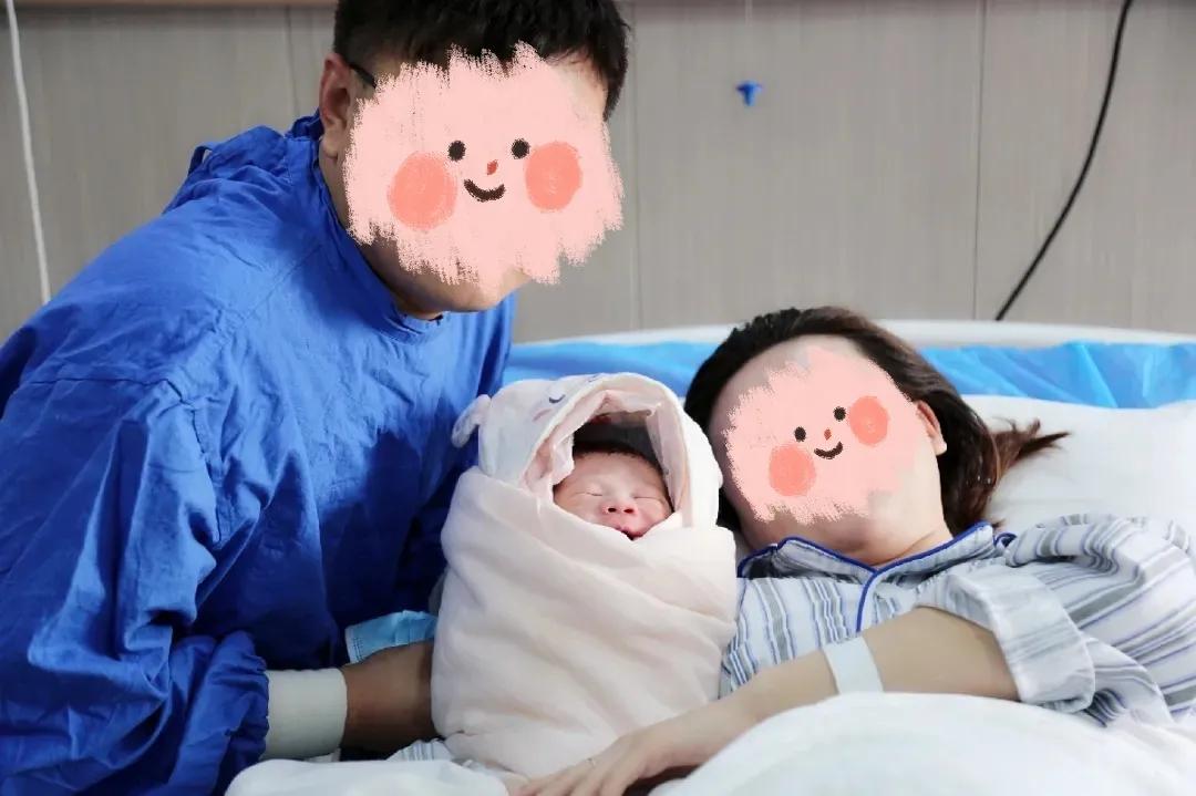 陪伴分娩照片,几张图片告诉你生二胎的区别