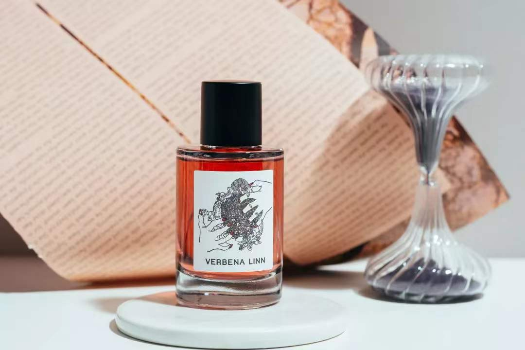 名牌香水动辄上千，「*宗罪七**香水」一套七瓶，实力演绎“七个我”