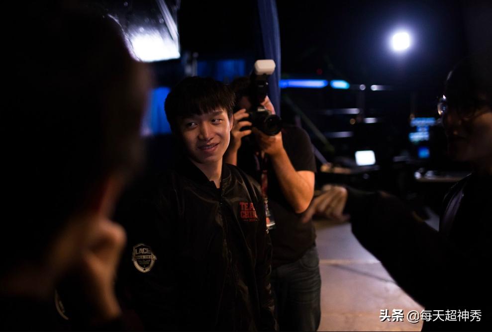 EDG明凯改名Sreverse，一波连胜宣告回归，粉丝发声支持