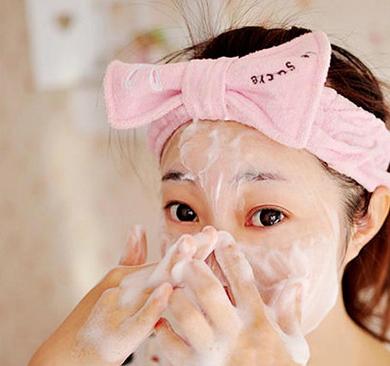 下巴反复长痘痘的原因和解决方法,下巴老是长痘痘怎么调理身体啊