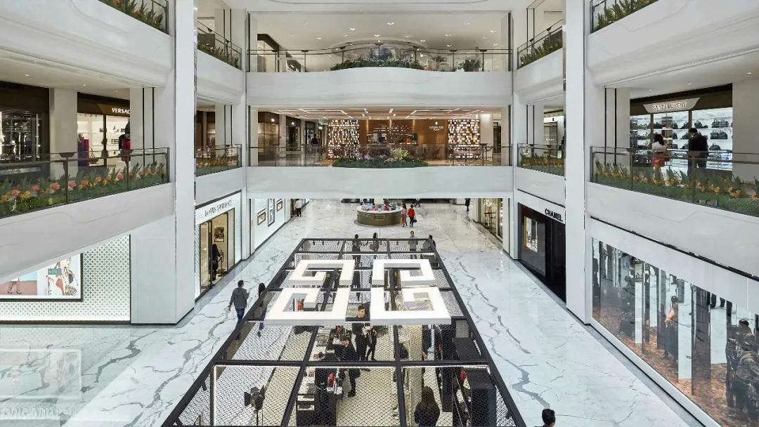 COS换logo引争议；北京SKP回应被投诉卖假货