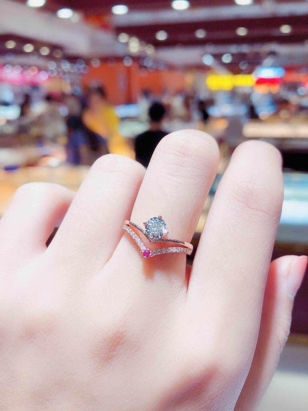 铂金戒指一般多少克一只,黄金戒指和铂金戒指可以同时戴么