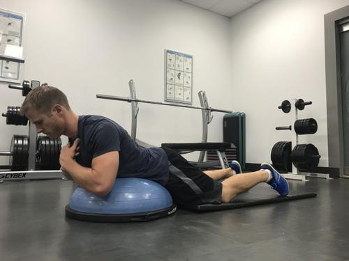 怎样加强锻炼避免腰部各种疾病,坚持四个动作增强腰部力量