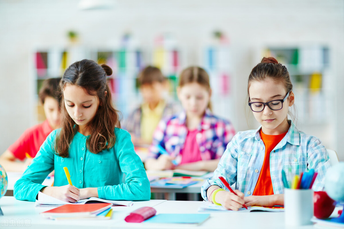 依托课文写作训练方法,教学语言能力培养