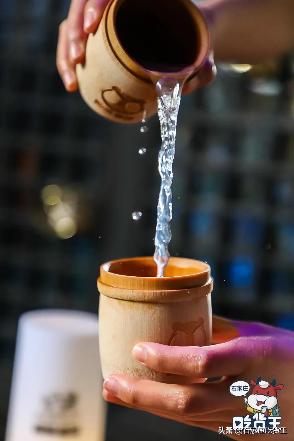 成都贰麻酒馆点啥酒,成都爆火的贰麻酒馆携手泸州老窖