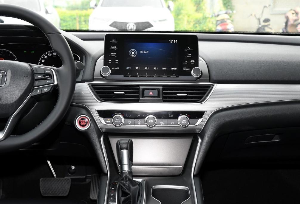 雅阁哪一款车的音响效果好,本田雅阁豪华版音响调节最佳效果